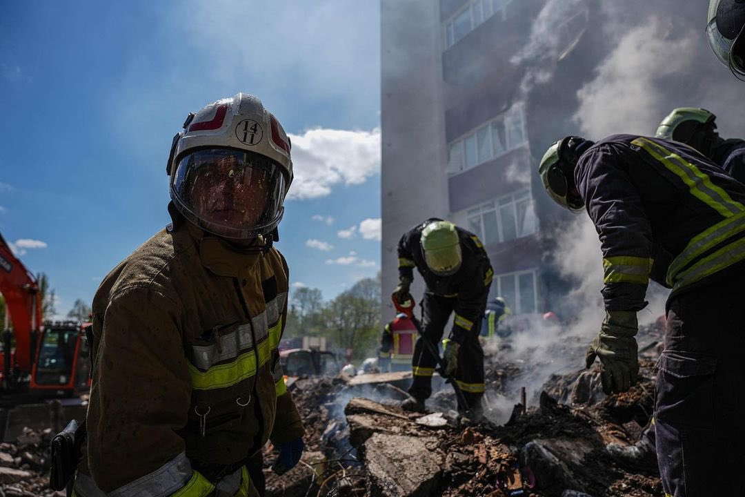 Deltat31's tweet photo. Alors que l'armée UKR vise des cibles stratégiques pour entraver l'approvisionnement russe et préparer sa futur offensive, la RU continue ses frappes meurtrières sur des civils dans le seul et unique but de terroriser et tuer un peuple qui ose lui résister...
#Ouman #Sevastopol https://t.co/q9QYA7D63s