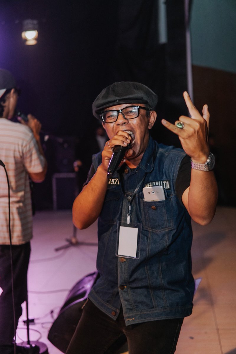 Tampil mempesona dengan musik elektronya <a href="/KubroElektro/">Kubro Elektro</a> on stage! 🎶🤟🔥