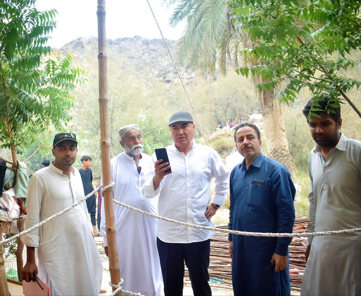 tourism_archive's tweet photo. Secretary Tourism and Culture Govt of Balochistan @Manzoor84686643 Mr. Manzoor Hussain paid a visit to the holy Hinglaj Mata Mandir during the vibrant #HinglajFestival2023. A great gesture of religious harmony and cultural appreciation! https://t.co/qL4Kqf03jZ