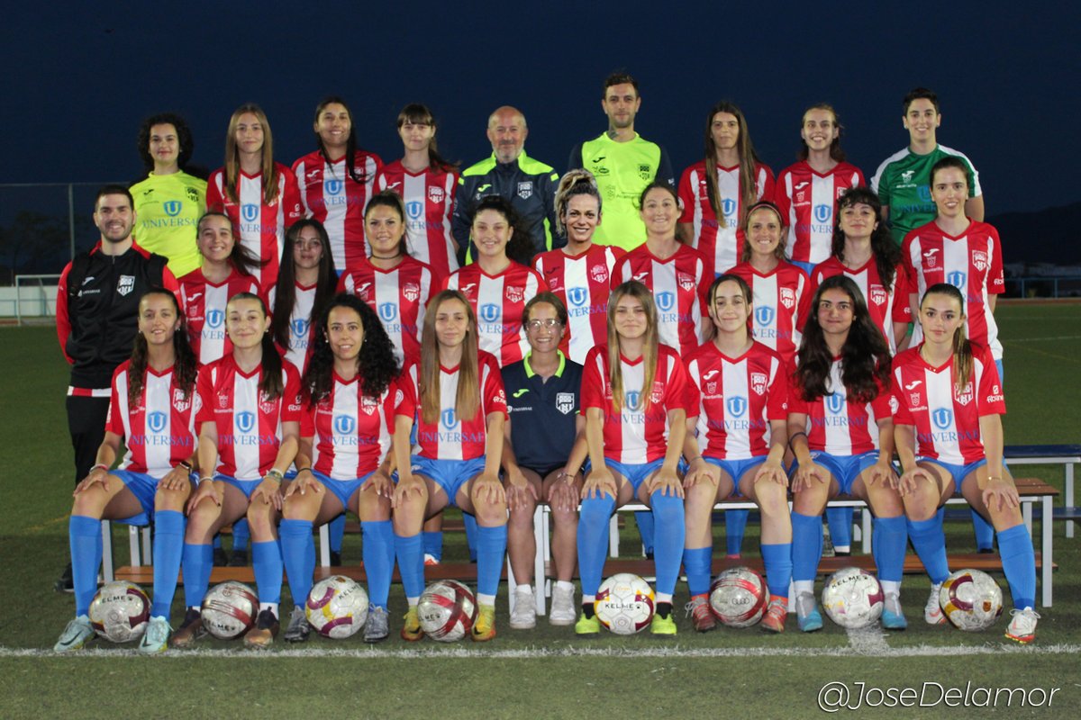 📸⚽️| Fotografía oficial del <a href="/AlcantarillaFC/">Alcantarilla FC</a> #femenino temporada 2022/2023

La plantilla del técnico <a href="/juakogf/">joaquin garcia</a> y su 2ª Andrea logró el #ascenso a #Preferente en el primer año de vida de las rojiblancas👏🚀

Un nuevo logro para el deporte de <a href="/AytAlcantarilla/">Ayuntamiento de Alcantarilla</a>

#JuntasPorUnSueño ❤️🤍