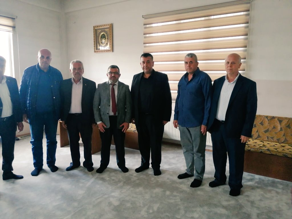 Abdlkadirs27's tweet photo. Yönetim kurulu üyelerimiz Bölge ba��kanlarımız ile beraber 
Başkan danışmanlarımızdan @DavutKaraca027 beyin vefat eden dayısı Ökkeş tozluoğlu'nun taziyesine katıldık.
Rabbim rahmet eylesin mekanı cennet olsun geride kalan ailesine Rabbim sabırlar versin inşallah.

@erkankandemir https://t.co/p70NgeAl54
