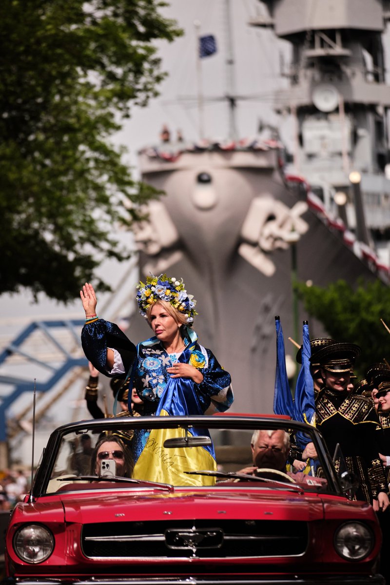 Cloverlightcoms's tweet photo. #ICYMI CLC was at the #Norfolk #NATO Festival. 

A teacher once told me, "If you want to shoot cool photos, go to cool events." So to knock the rust off, I took photos at this parade. 

#reinvigorate #fujifilm #ukraine #parade https://t.co/KEaHpOoydx