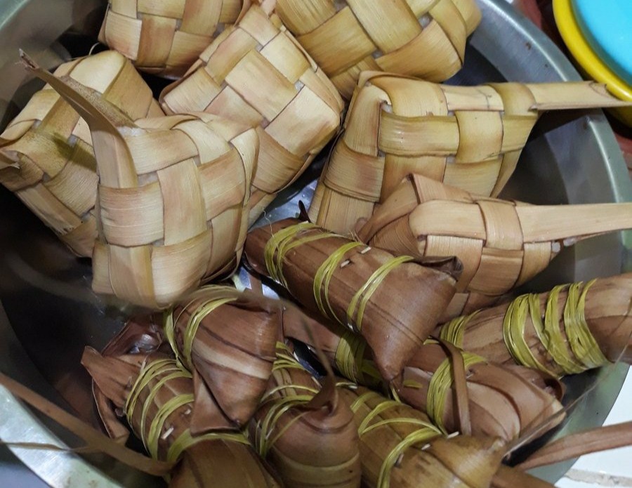 Kupat e nek iseh ojo lali dinget lur, sesuk iso nggo sarapan hehe