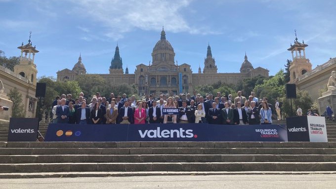 rtvenoticies's tweet photo. 🗳️ @valents_cat aplega a Barcelona els 71 caps de llista que es presenten a les eleccions municipals del #28M | @RTVECatalunya 

➕ Notícies a https://t.co/YCp3AoruJW https://t.co/J67NCej4a3