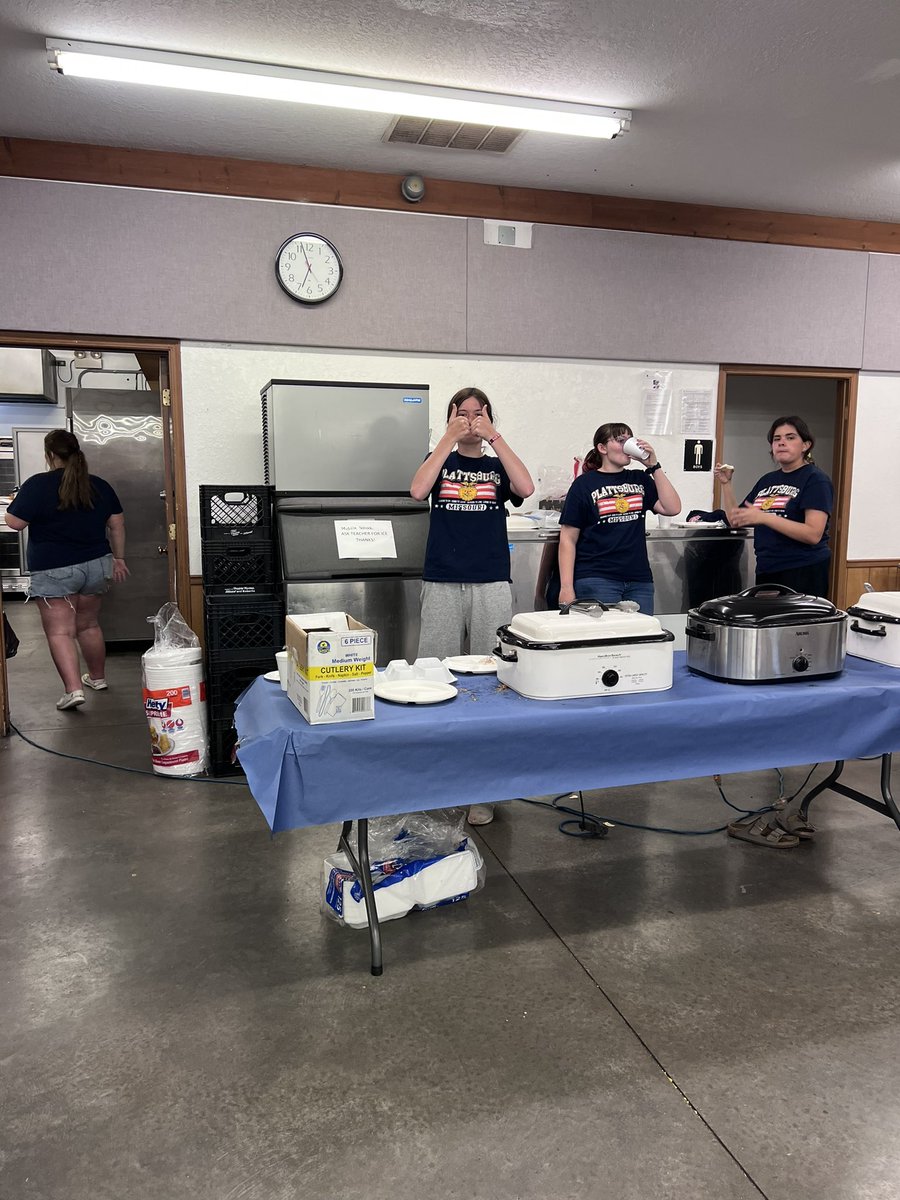 CoachBurnz's tweet photo. Thanks @TammyAdam7 &amp; the @FfaPlattsburg for hosting the fish fry last night! We had a great turnout for both the fry &amp; the play. @PlattsburgHS #PlattsburgProud #TigerLegacy https://t.co/eiIq5NnUNU