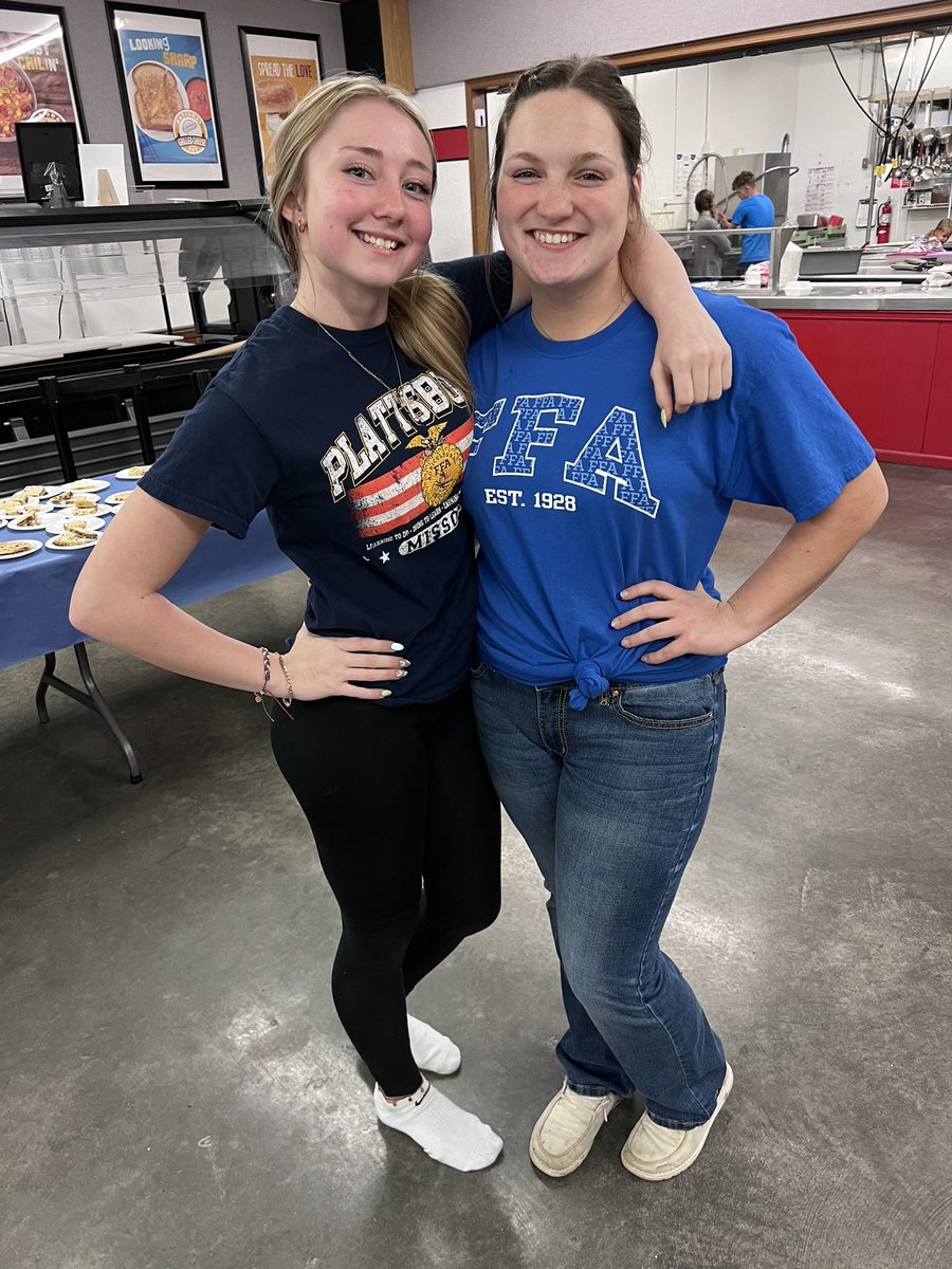 CoachBurnz's tweet photo. Thanks @TammyAdam7 &amp; the @FfaPlattsburg for hosting the fish fry last night! We had a great turnout for both the fry &amp; the play. @PlattsburgHS #PlattsburgProud #TigerLegacy https://t.co/eiIq5NnUNU