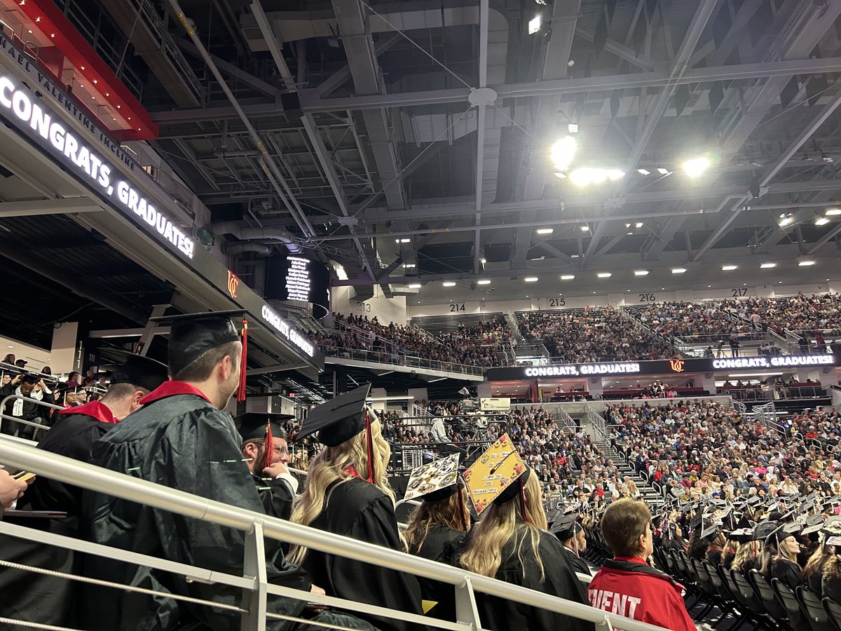 PeteGemmer's tweet image. Fifth-Third Arena is packed for Commencement. Congratulations to all the new graduates! A day to remember forever! #UCGrad23 #UCBA ⁦@uofcincy⁩