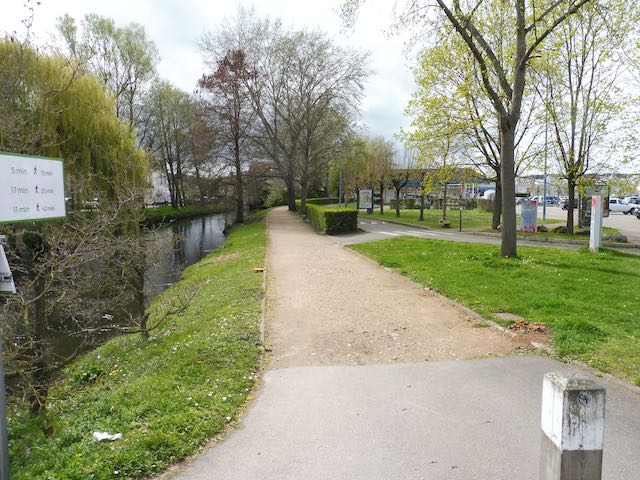 Le temps des pergolas est révolu ...
Une ébroïcienne nous fait part de sa tristesse et de son désarroi face aux coupes des pergolas longeant l’Iton.

evreux-nature-environnement.org/v2/node/641
#evreux #epn #foret