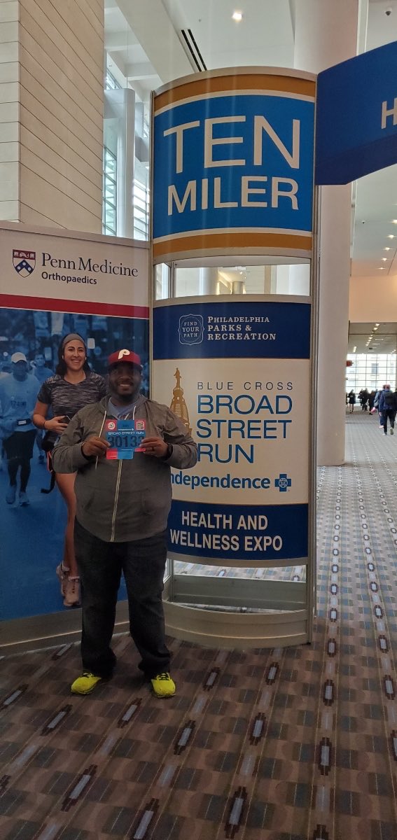 tlaws6's tweet photo. We’re back for the funniest 10miler in the world! Bib pickup and expo ⁦@IBXRun10⁩ w ⁦@caffienefeen⁩ 

#ibx10run #bighomieonthemove #bmrphilly #swaggahouserunclub #teamordinary #teamnuun https://t.co/xBgEHMeyXu
