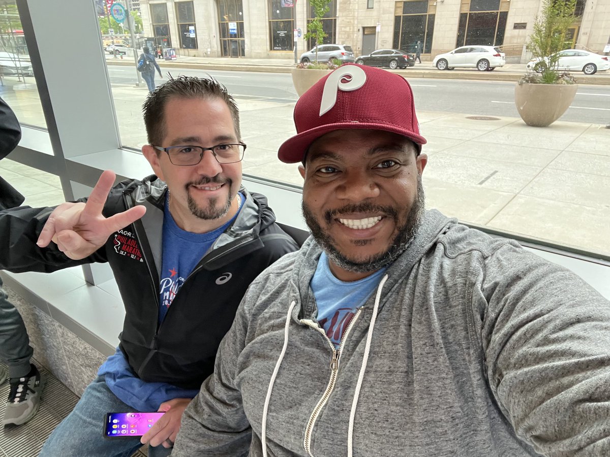 tlaws6's tweet photo. We’re back for the funniest 10miler in the world! Bib pickup and expo ⁦@IBXRun10⁩ w ⁦@caffienefeen⁩ 

#ibx10run #bighomieonthemove #bmrphilly #swaggahouserunclub #teamordinary #teamnuun https://t.co/xBgEHMeyXu