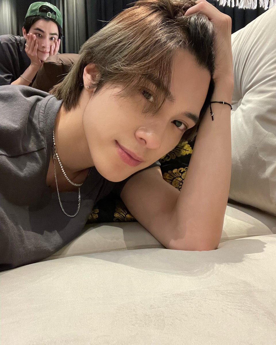 DAMN HOW IS HE DO HANDSOME