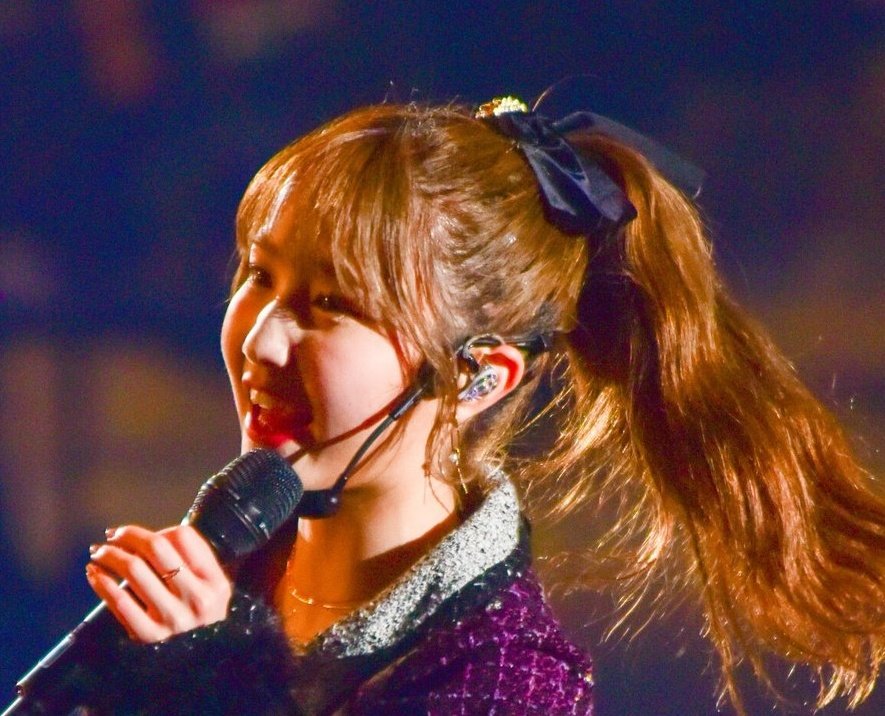 taesecretfan's tweet photo. It seems that Hiichan wore her IZ*ONE in-ear and ring at the concert????

ON APRIL 29TH 😭😭😭 https://t.co/Imd1huQt2c