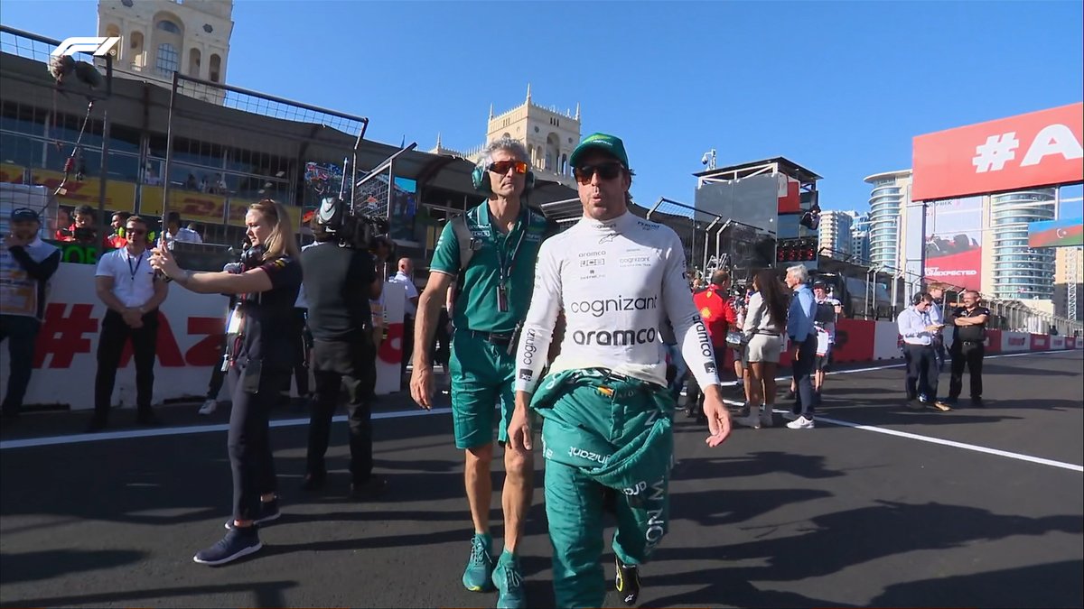 rubiazul_'s tweet photo. RT @F1: El Padre hits the grid(ddy) for #F1Sprint

#AzerbaijanGP https://t.co/cmrh3h2dNW