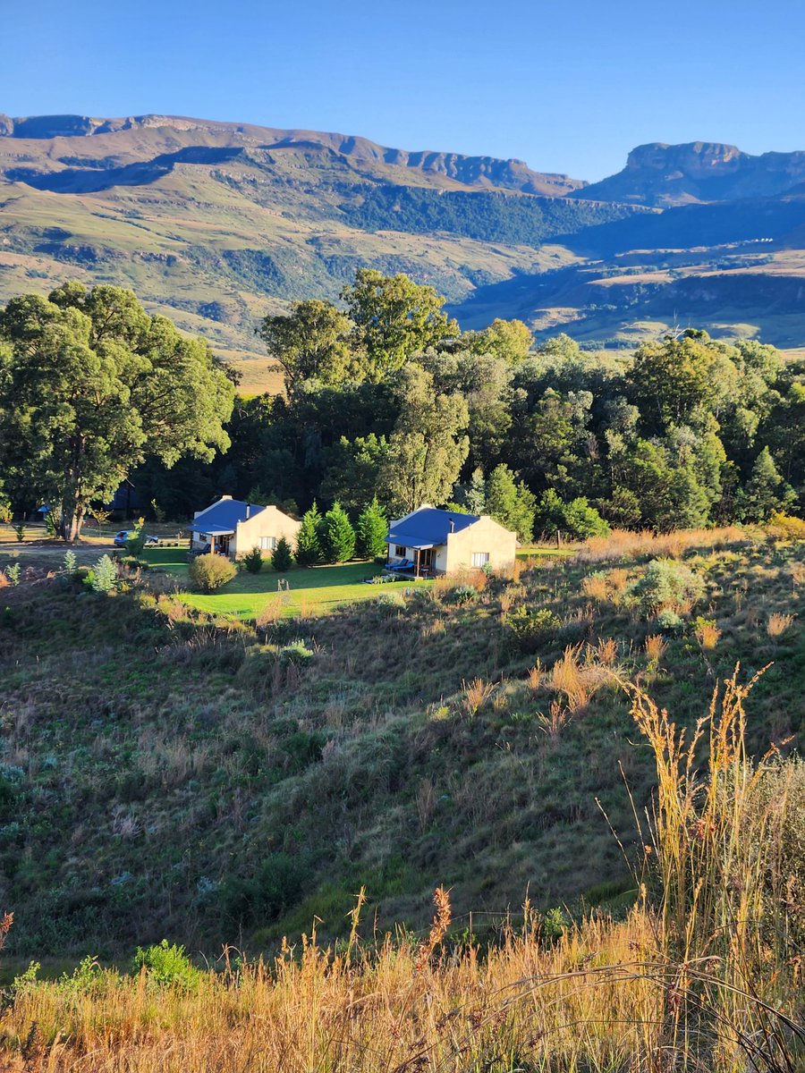 berghouse's tweet image. Getaway to the Drakensberg mountains South Africa 🇿🇦 
.
.
.
#holiday #wheretostay #getawaydestination #drakensbergaccommodation #midway #joburg #Durban 
.
.
.
#whatsoninjoburg #whatsonindurban #countrygetaway #drakensbergaccommodation #cottages #freetrails #freewifi