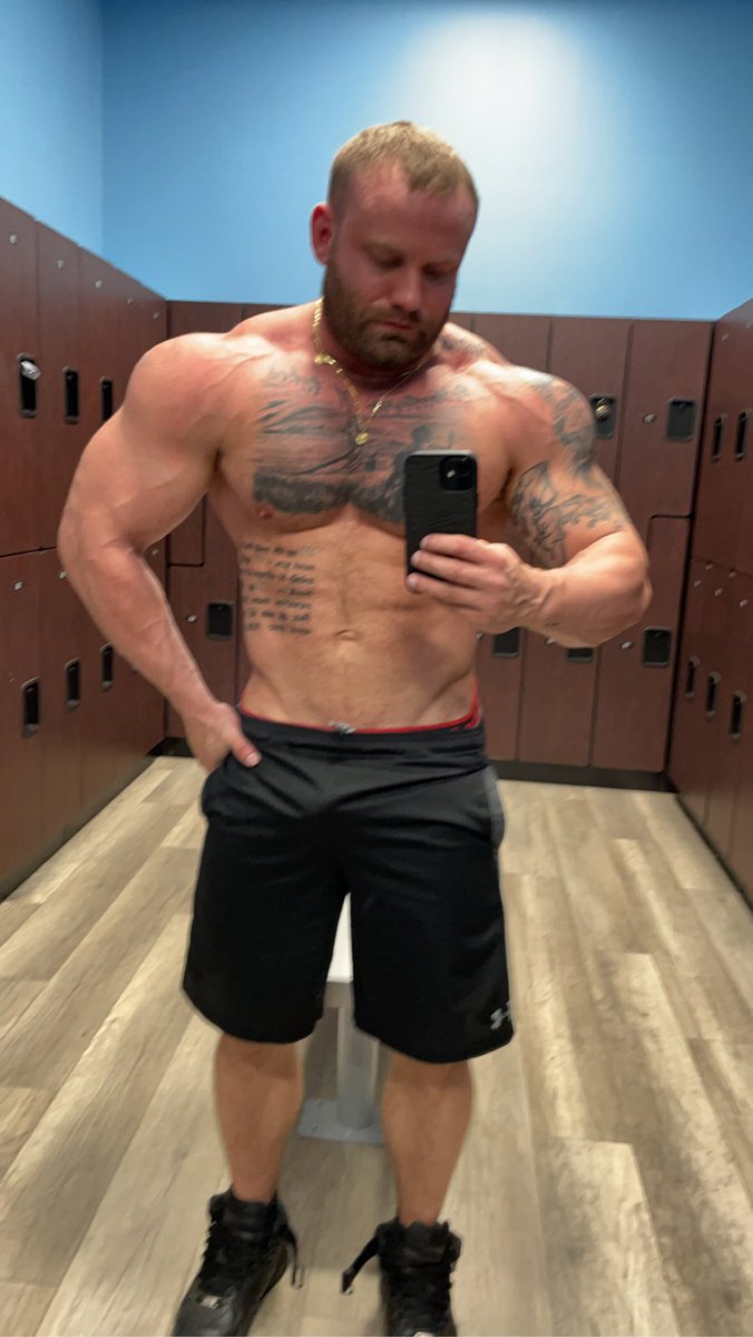 Train_Like_D's tweet photo. Decent pump on this shoulder day
#budthepecsfucktherest #shoulderday #propump #fitnessaddict #FitnessMotivation https://t.co/HGIC805mVi