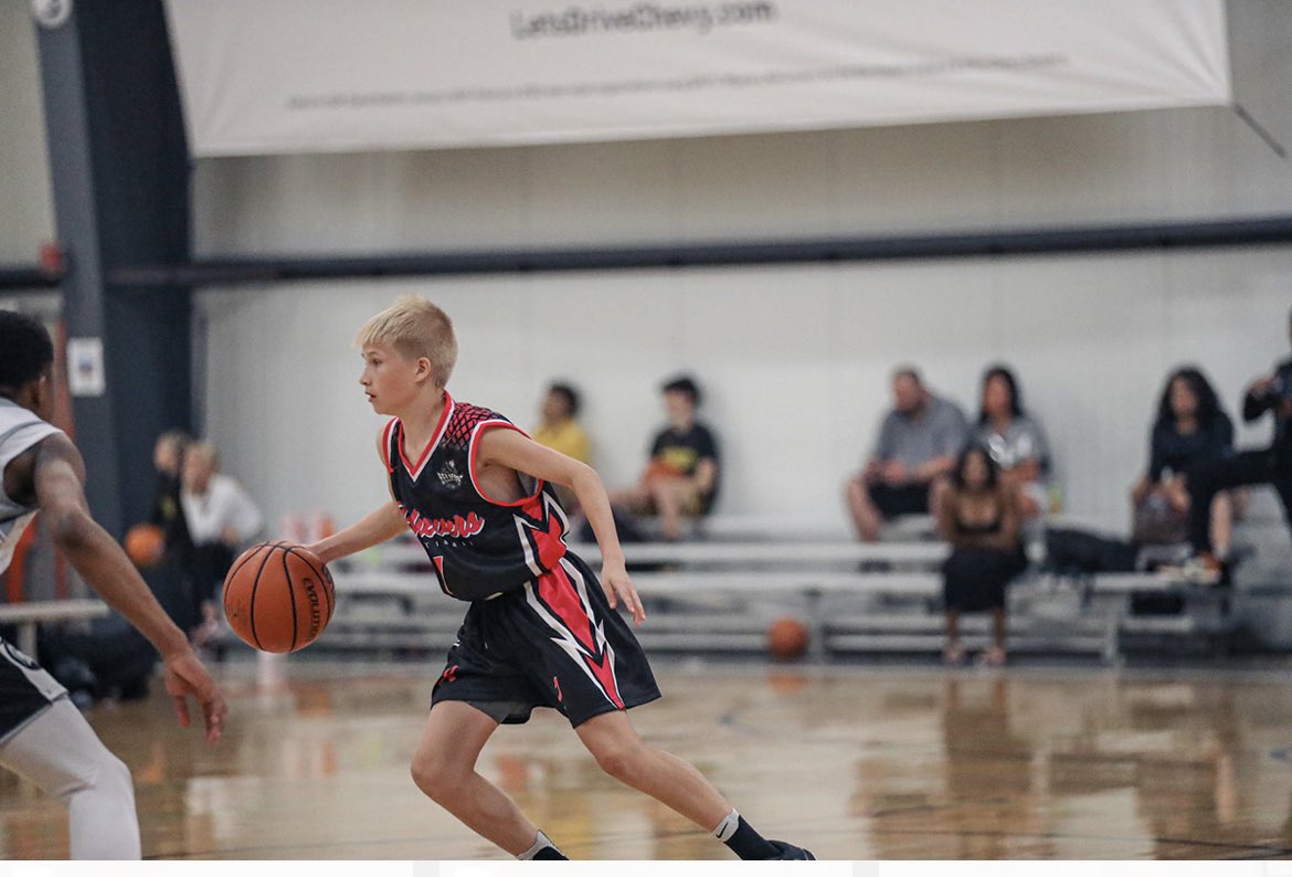 CoachBarnett1's tweet photo. In a tough first game loss in the Grassroots Showcase opener last night leading the way Jordan Woods 16pts, next up Layne Patterson with 12pts, 4blks, and rounding it out Haven Stockamp 9pts going 2-3 behind the three and 3-3 free throws. Today game at 2pm on court 31 https://t.co/hj2TyoGbCT