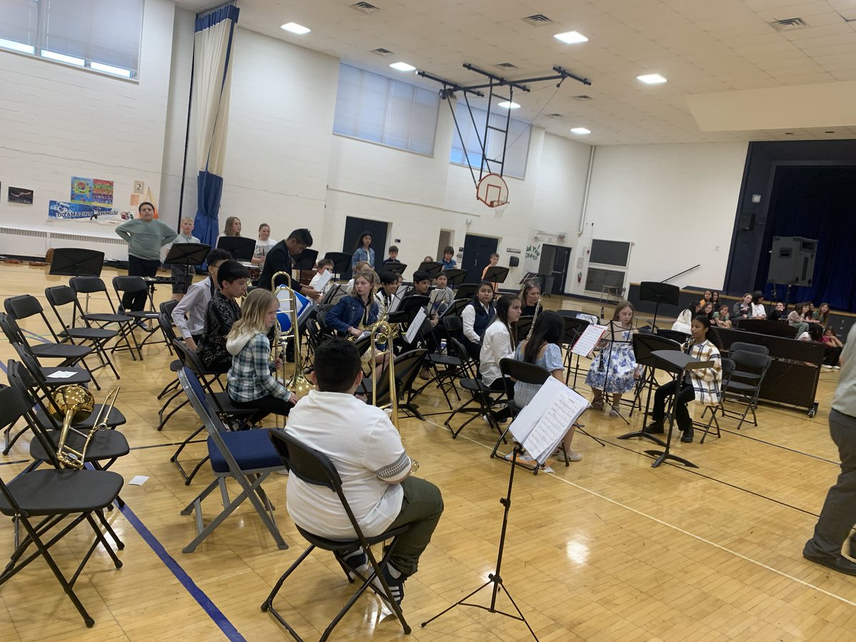 lacamerm's tweet photo. What an amazing performance by our Band, Orchestra and Chorus students! Thank you Ms. Martinez, Mrs. Kurka, Mrs. Dean and Mr. Arenberg! https://t.co/F1O1nOVshN