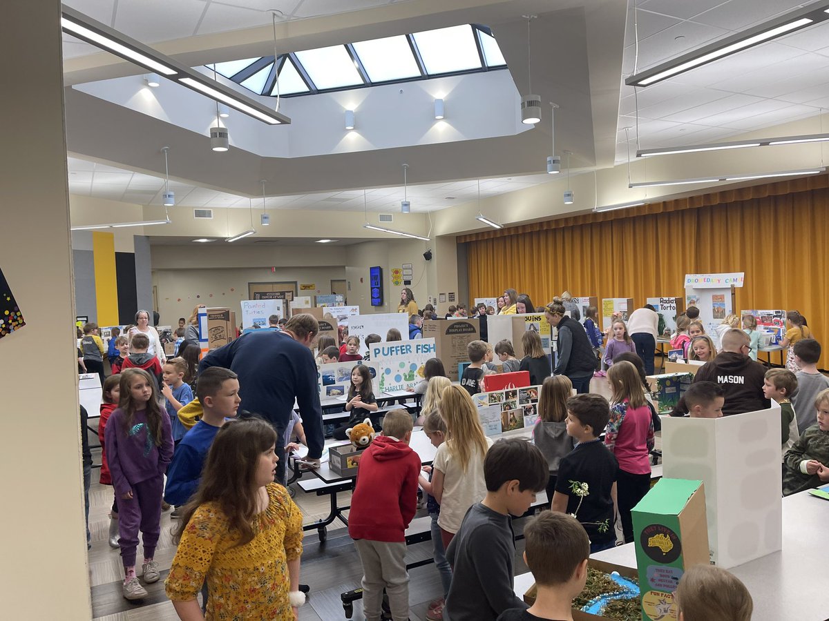 BV_East's tweet photo. Kindergarten had an amazing animal fair on Friday. These kids are biologists for sure! @borrenmaa @PaulCraft_Ohio #Barons https://t.co/9gHixi1geO