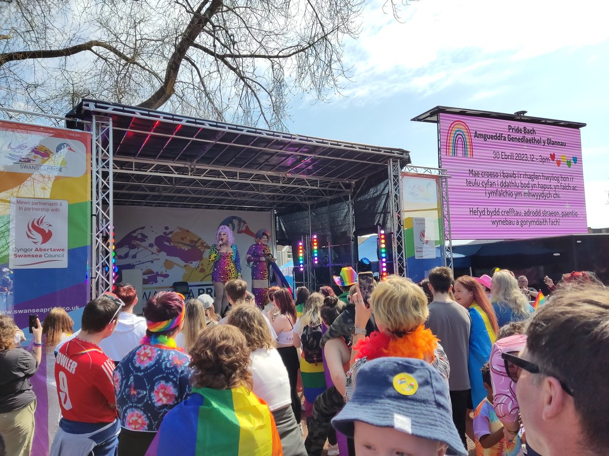 Proud Swans tweet media