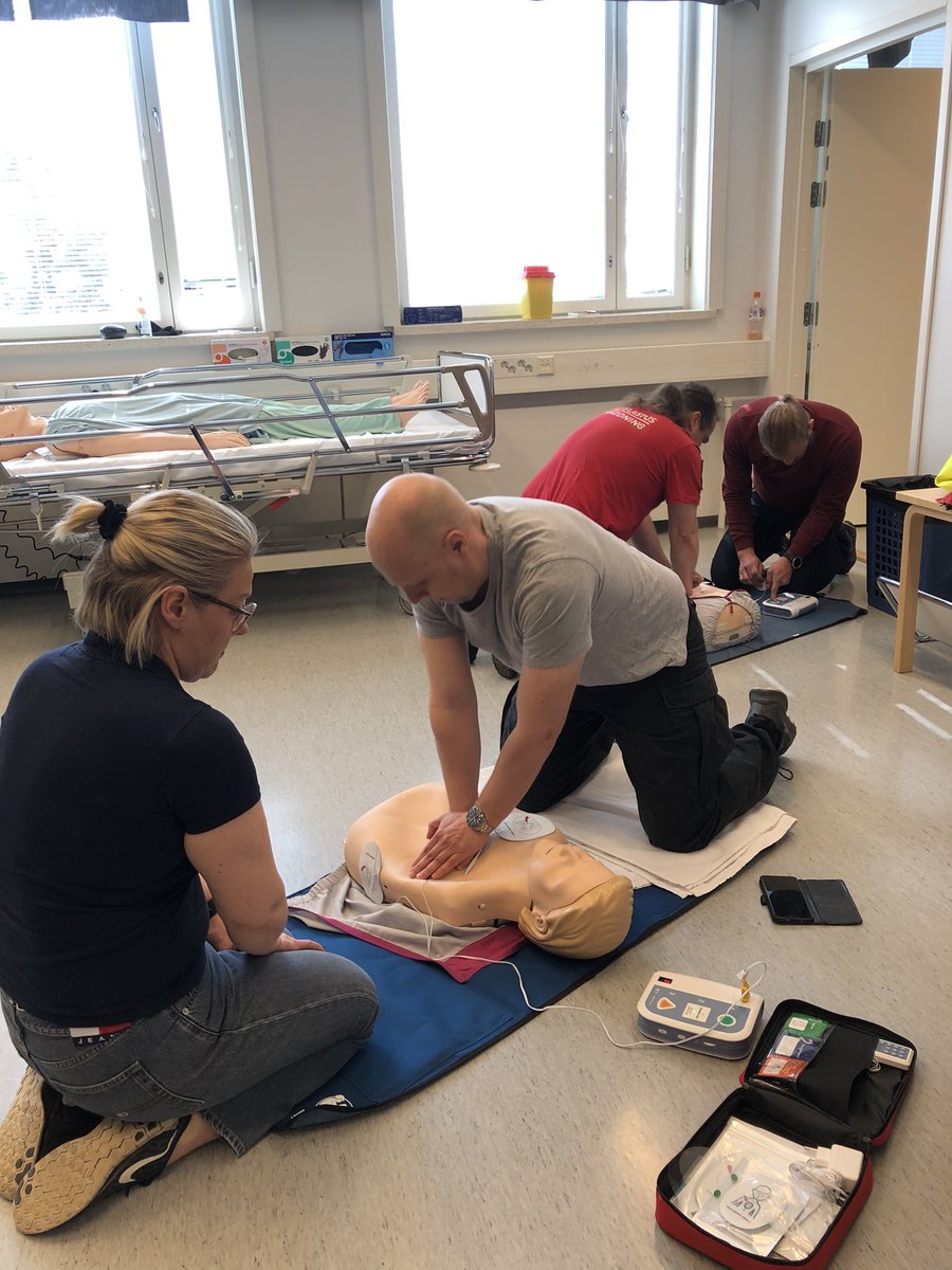 Kauden kynnyksellä ensivasteen kertauspäivän. Käytännön harjoitteiden lisäksi hyvää keskustelua ja kehittämispohdintoja <a href="/etelasavonha/">Etelä-Savon hyvinvointialue Eloisa</a> ensihoidon kanssa. Tästä on hyvä jatkaa kohti avovesikautta #sar #evy #meripelastus #järvipelastajat #savonlinna