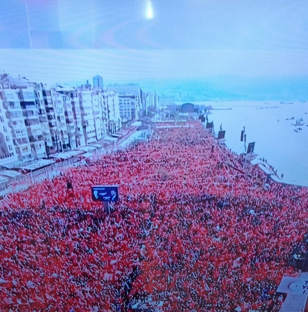 #Reisİzmirde 
İzmir’liyiz!
Erdoğancıyız!
Erdoğanlayız 🤍🇹🇷 @RTErdogan