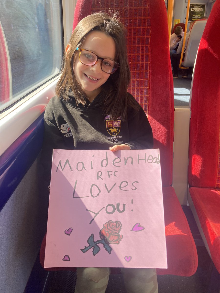 crm_eh's tweet photo. En route to rock Twickenham #weartherose @maidsrfc #redroses https://t.co/ETYYd1wFyB