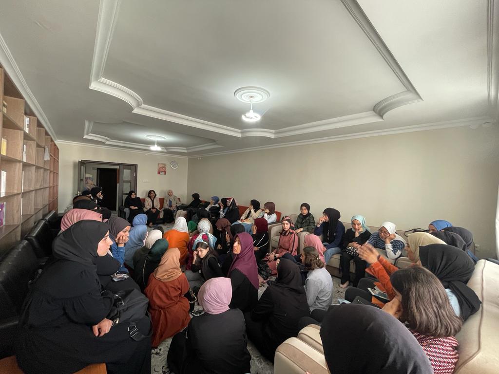 AkParti Kadın kolları başkanı  Seval Aksoy, 4.sıra milletvekili adayı Muhsine Bozkurt ve 1.sıra milletvekili Ferhat NASIROĞLU'nun   kıymetli eşi Ayşe NASIROĞLU Vakfımızda MEB Destekli kurslara devam eden öğrencilerimizle hasbihal ettiler. 
<a href="/svlaksy72/">Seval Aksoy🇹🇷🇵🇸</a> <a href="/muhsine72/">Muhsine Bozkurt</a> <a href="/fnasiroglu/">Ferhat NASIROĞLU</a>