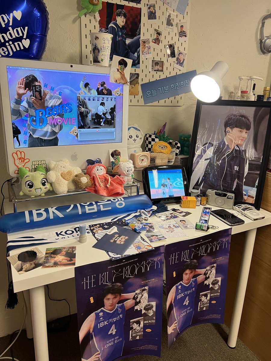 bakaezhuyi's tweet photo. 무려 알콜이 있는 진정한 어덜트 주접단들을 위한 카풰…생각보다 도수는 약한 듯😉(주접ㅋㅋ
굿즈까지 라이터🔥인게 너무 신기했던 곳…
맥 모니터 포토부스 켜놓은 아이디어 쵝오👍🏻

#기업은행에서_4번_김희진이가_하여튼_오늘_생일이곰
#HAPPY_HEEJIN_DAY https://t.co/k9omIdiG2R
