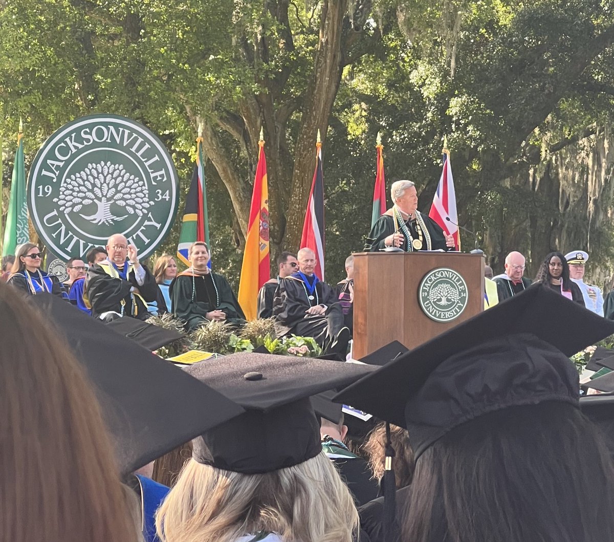 juhumanities's tweet photo. Good morning from the Green! Happy Commencement Day to the Class of 2023. #juphinsup #jacksonvilleu #classof2023 https://t.co/JKl7lQGjUn