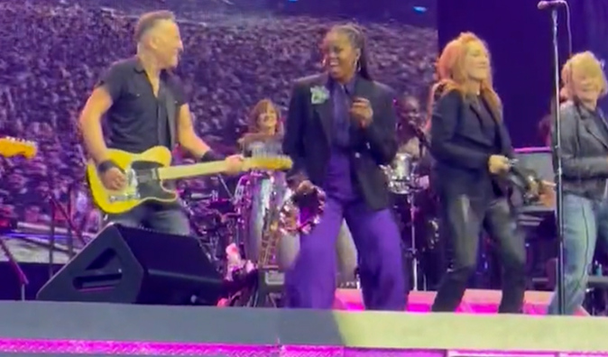 Springsteen bot tweet media