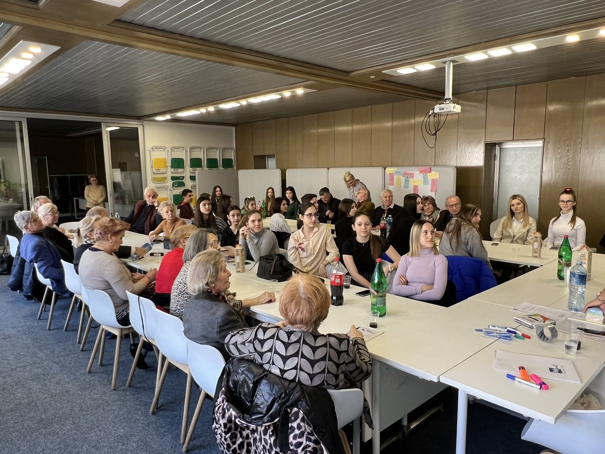 CentarHelpNet's tweet photo. Danas je Evropski dan međugeneracijske solidarnosti, koji se obeležava od 2008. g.

Help net se aktivno bavi tom temom i ima čitav program  samo za tu oblast! 
Sledeća aktivnost je jedna sjajna međugeneracijska  izložba posle praznika, o čemu ćete biti blagovremeno informisani! https://t.co/cdLMVdNcbj