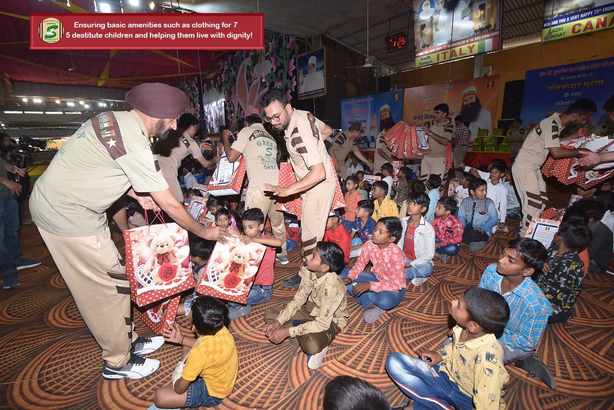 Acts of kindness never go to waste &amp; create a chain of motivation for all. Taking inspiration from Saint Dr @GurmeetRamRahim Singh Ji Insan to bring hope &amp; happiness in life of destitute, #DeraSachaSauda volunteers distributed summer clothes to 75 children!
#75thFoundationDay