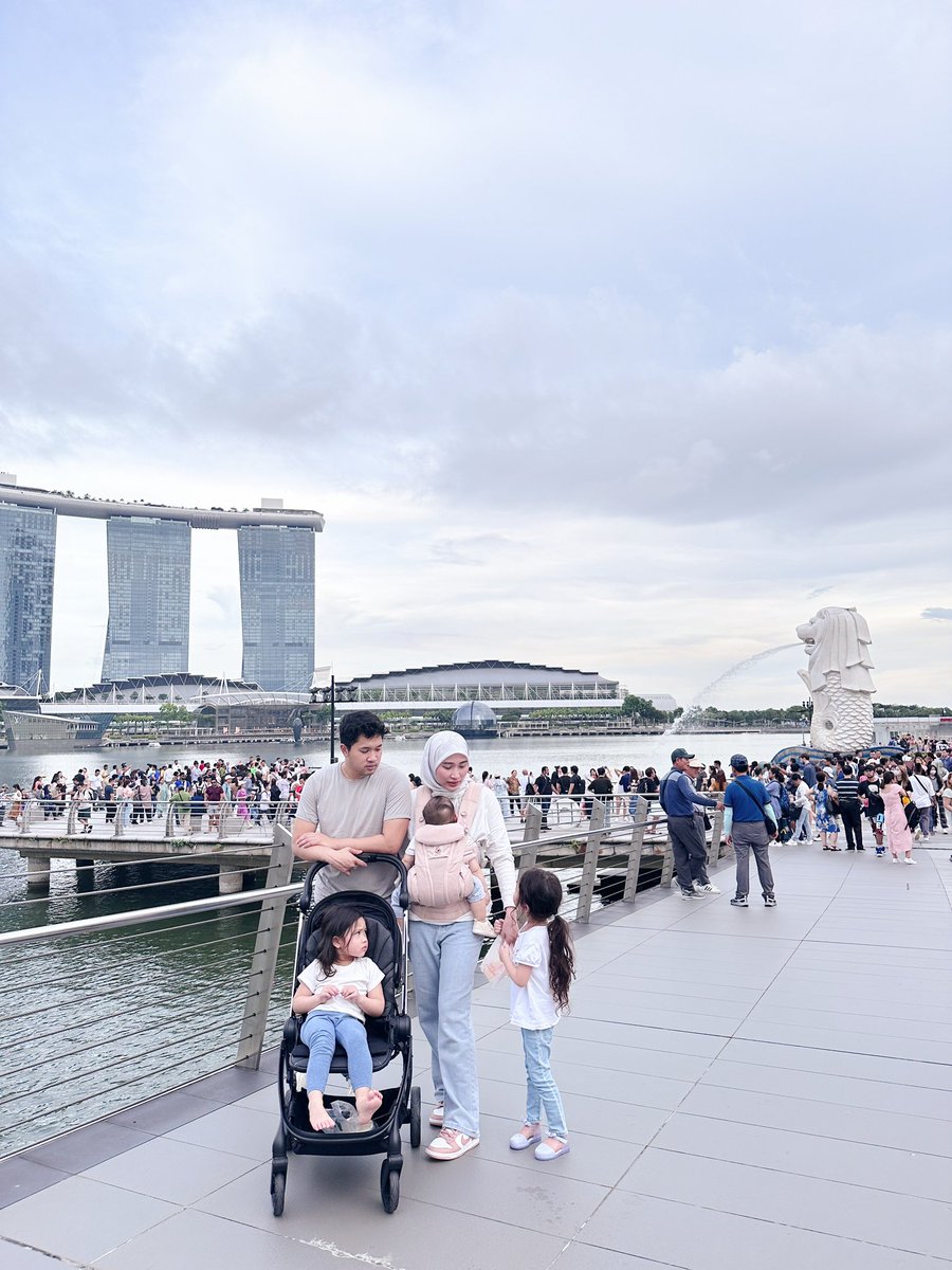 ImanAbdulRahim's tweet photo. Adventure minggu ini, pergi Singapore naik bas daripada JB.

Total cost bas: RM5.20 untuk satu family sebab kids free ✨ https://t.co/9Lov1QZH1T