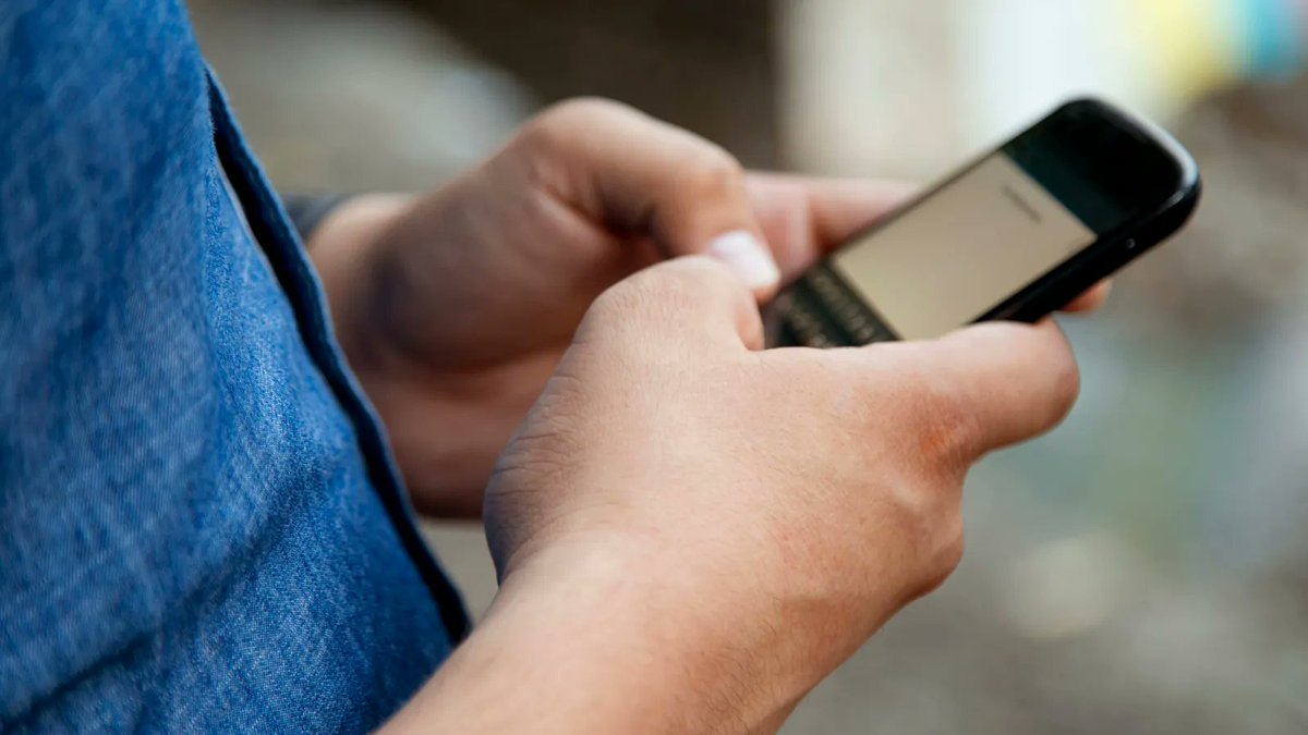 Smartphones enable digital participation, but they remain unaffordable for many around the world and especially in low- and middle-income countries.  globaldigitalinclusion.org/2022/12/22/the…
