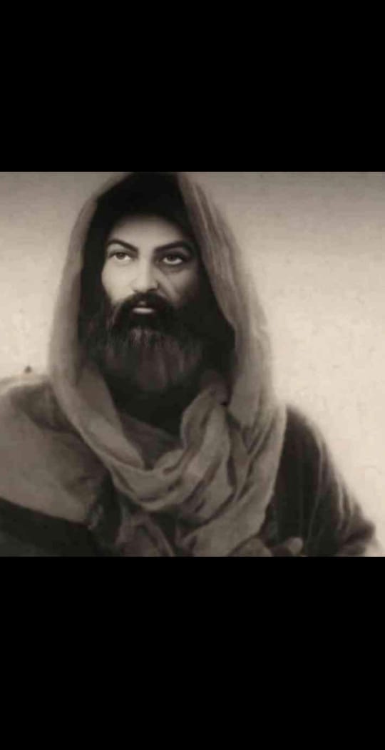 نحبك يا علي بالفطرة والأدراك 
وعن علم  ودراية بمنزلة قدرك 
اسمك يا علي للتضحية عنوان 
بفراش الرسول الموت ما همك 
شسولف عالشجاعة وانته داحي الباب 
لْـۆ عن العدل لو حلمك وعلمك 
يا اخ للرسول وصهره وانته ارباه 
يا اول بشر امنت ابربك 
باب العلم انته ومنهج الأحكام 
يا نهج البلاغة العدو
