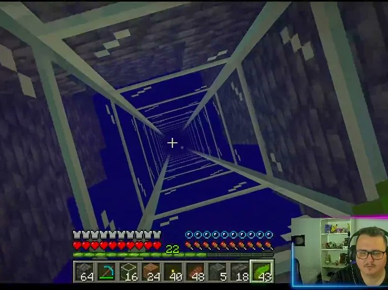 MonkeyDCloud_'s tweet photo. Después de descubrir la guarida de Warden, decidimos crear la Granja💀. Tras un pequeño gran fail durante la construcción, al fin tenemos operativa la Granja de Warden🙌
#monkeydcloud #mdc #minecraft #granja #warden #chilladores #cofre #twitch #streamer #terror #Minecraftbuilds https://t.co/vqCz5EBcGY