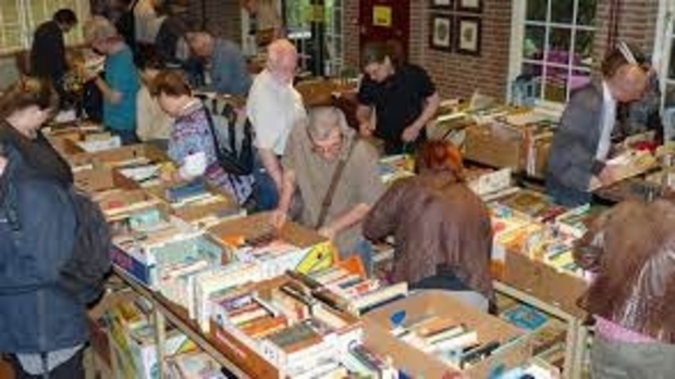 Boekenbeurs Utrecht: lekker lezen voor een prikkie en steun aan het goede doel -  varnws.nl/leidscherijn/l…