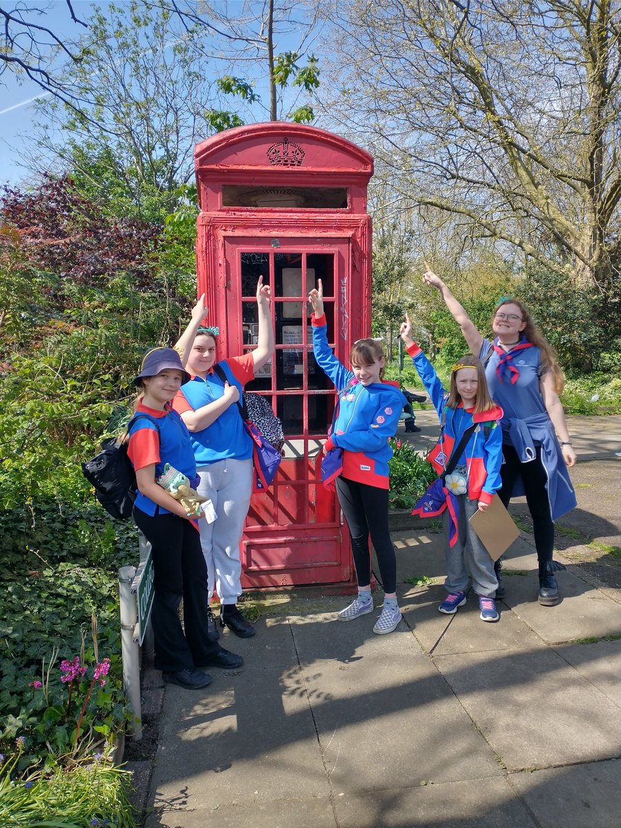 5thBeckGuides's tweet photo. Spotting crowns and other clues as part of the #GLKcoronationchallenge @girlguidingGLK https://t.co/ErwiRytNvo