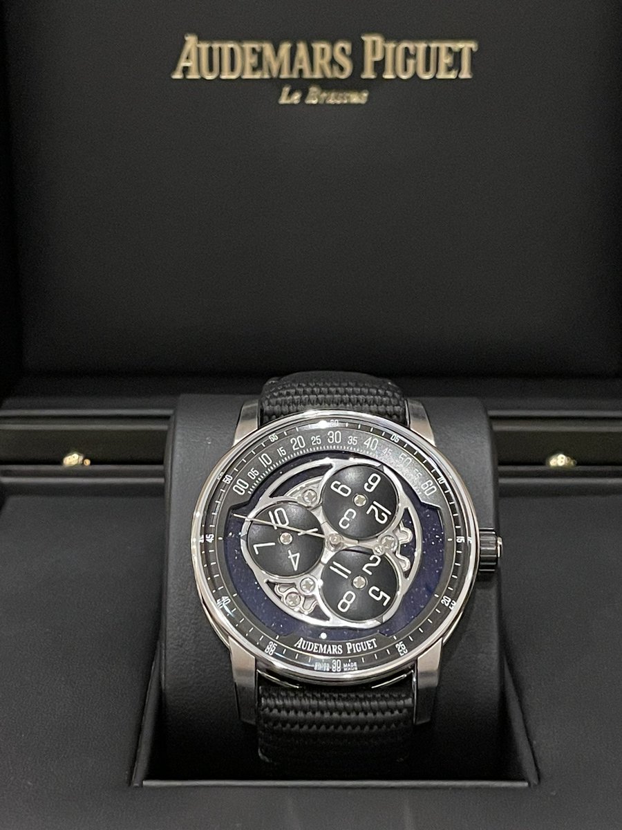 tsubuyakitaro39's tweet image. 今回納品されたのは、CODE11.59スターホイールです⌚️✨

文字盤はアベンチュリン、ミドルケースはブラックセラミックです！！
最高にカッコいいです😆

あっ、時間は見やすくはないです🤣

大切に使っていきます‼️

#オーデマピゲ
#CODE1159
#スターホイール