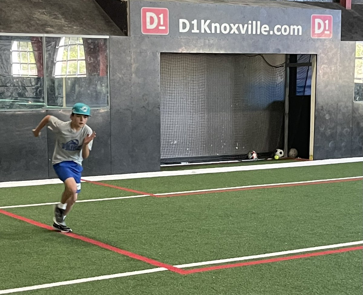 Little Brad getting after it on this Saturday Morning here at @D1_HardinValley … #OutWorkEverybody #2031 💪