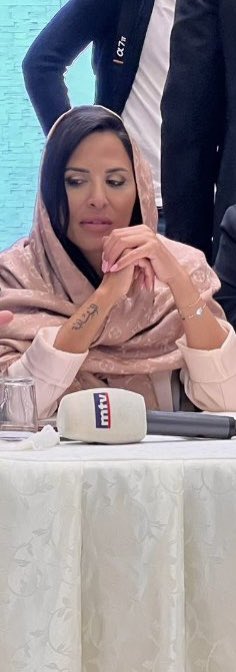 Ziad fawzi hobeiche on Twitter: "اقله @AkikiJoyce ليست على Payroll اي جهاز امني او سياسي و لا تبتز الناس من اجل حفنة من الدولارات. مش مهم اذا لابسةً حجاب أو بلا حجاب