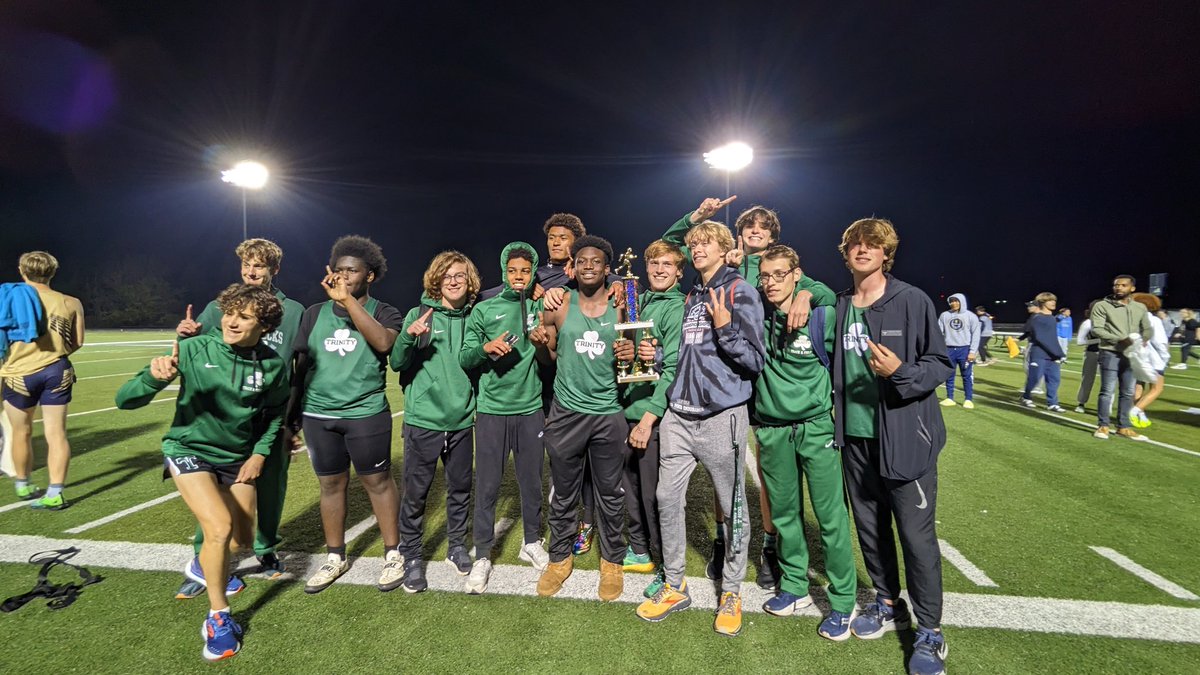 HeyCoachSepe's tweet photo. 🏆 Our boys capped off the night with a great 4️⃣x4️⃣ relay to solidify the team title at the Panther Twilight. 

Great meet all around and huge thank you to @EtownHighSchool for putting on a great meet! 👏 https://t.co/H5r9ovlCG4