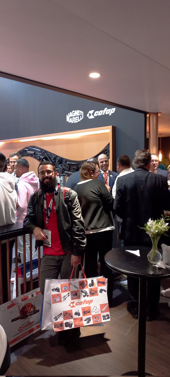 vieirasid_rtu's tweet image. Ontem tive uma experiência incrível na #automec, a maior feira da América Latina! Dei uma passadinha pelo stand da #Cofap e fiquei impressionado com a beleza do espaço e claro... garanti alguns brindes. ✌️ #Inovação #TecnologiaAutomotiva #automec2023 🚗💥