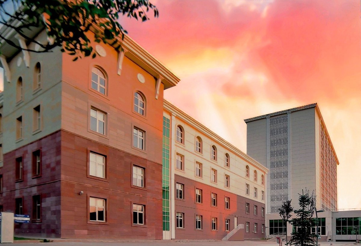 ahbvunionline's tweet photo. Bir reddit kullanıcısı yapay zeka ile üniversitelilerin güzellik anlayışına göre bir üniversite modeli oluşturdu https://t.co/UfHijOxPhb