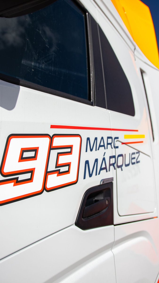 IvecoES's tweet photo. No lo sabes, pero DESDE YA estos van a ser tus fondos de pantalla favoritos para el móvil 😍🚛🙌
¡Sólo tienes que pinchar encima y descargar la imagen! #SpanishGP @HRC_MotoGP #MM93 #JM36 #IL7 https://t.co/KYE2xTOBkr