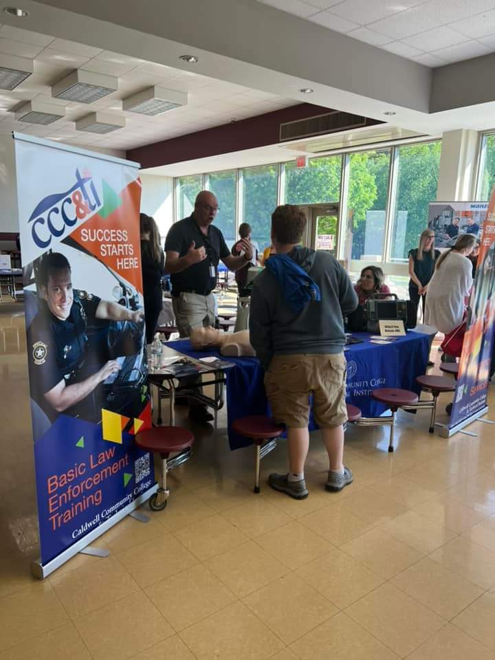 SCHS_CTE's tweet photo. Successful 2023 CTE Career &amp; COW Fair. Thanks to the over 40 exhibitors who attended! @CTE_CaldwellCo @CaldwellVoice @CTEforNC @SouthCaldwell1 #CTErocks #tradesisnotdead https://t.co/uh0It99Wks
