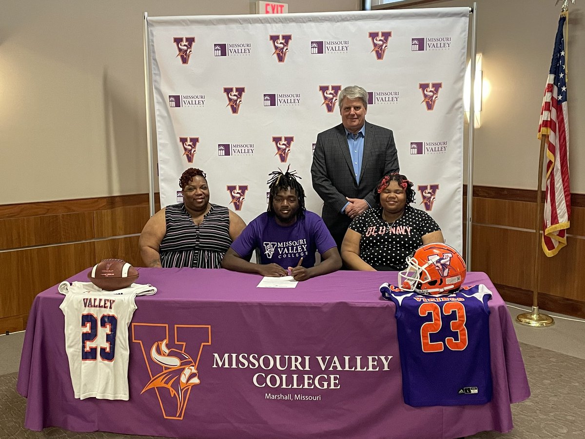 DelaneyJacobee's tweet photo. It’s official 💜🧡 https://t.co/8sKfMs7oTX