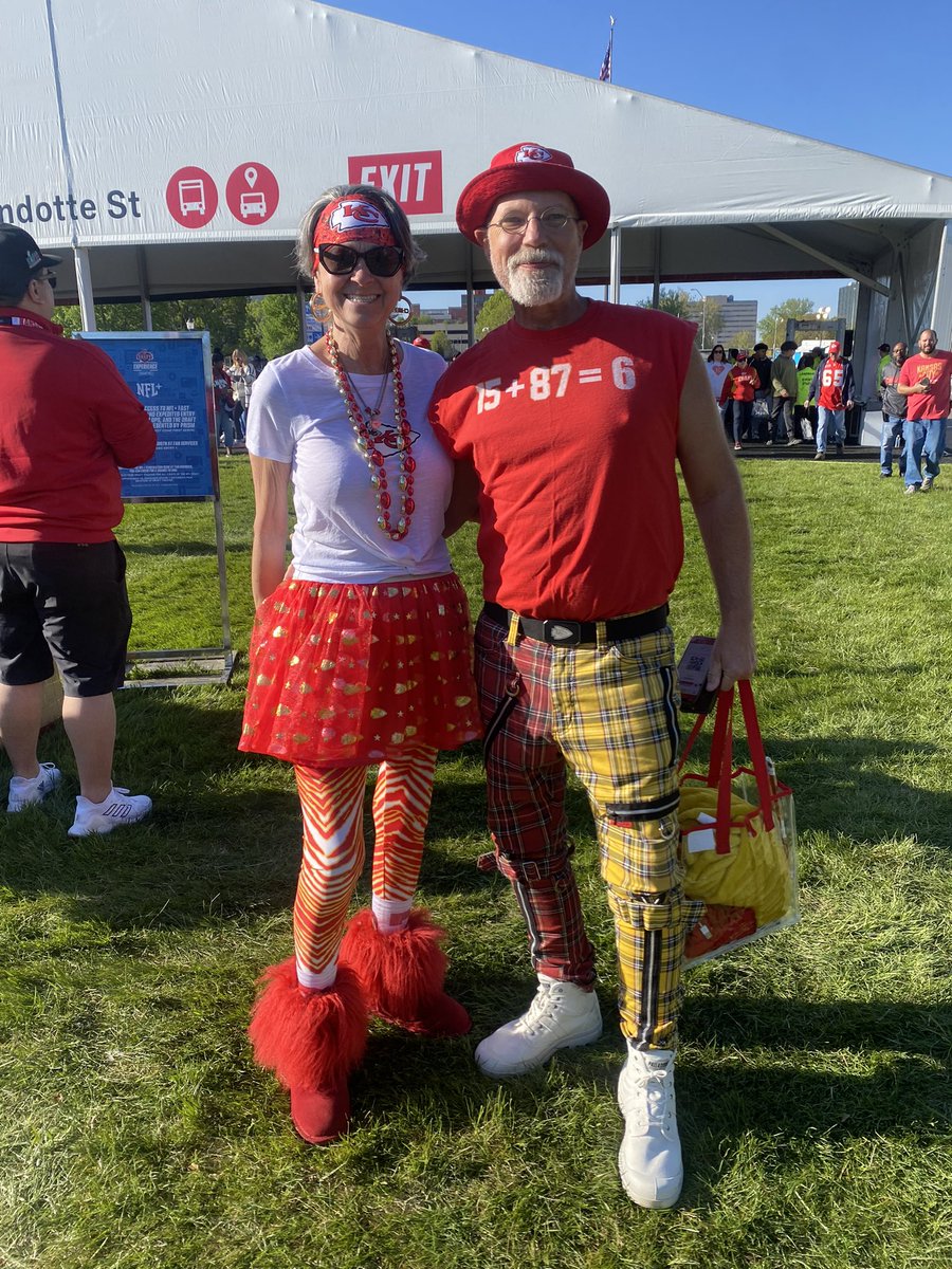 RaeDanielTV's tweet photo. Brenda and Patrick decked out! They’re coming from Oklahoma and enjoying their third day of the #NFLDraftExperience https://t.co/LReDk7ByC8