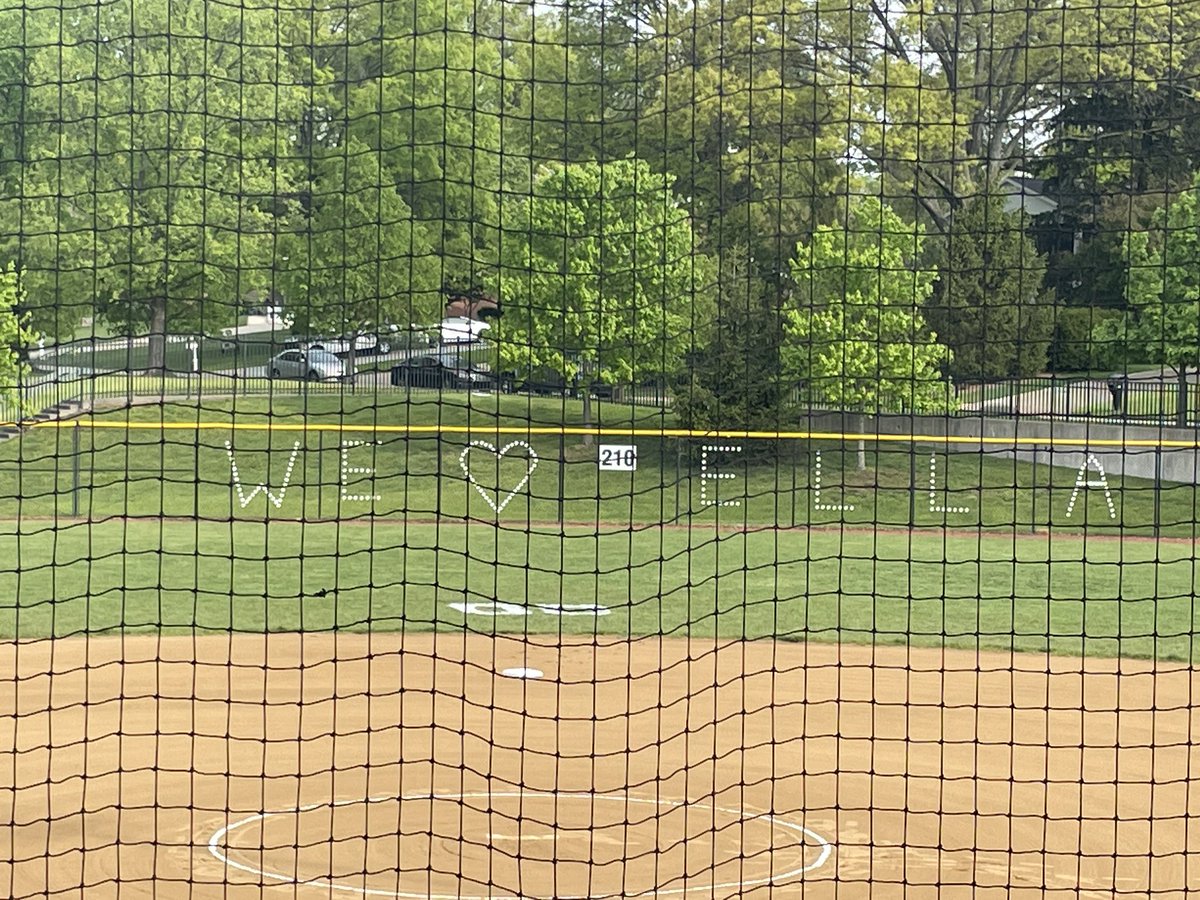 Beautiful day for softball. And a great day to celebrate our Senior <a href="/EllaSteczynski/">Ella Steczynski</a>. Ella game starts at 3:00. Festivities start around 2:30. #ElDay #wintheday