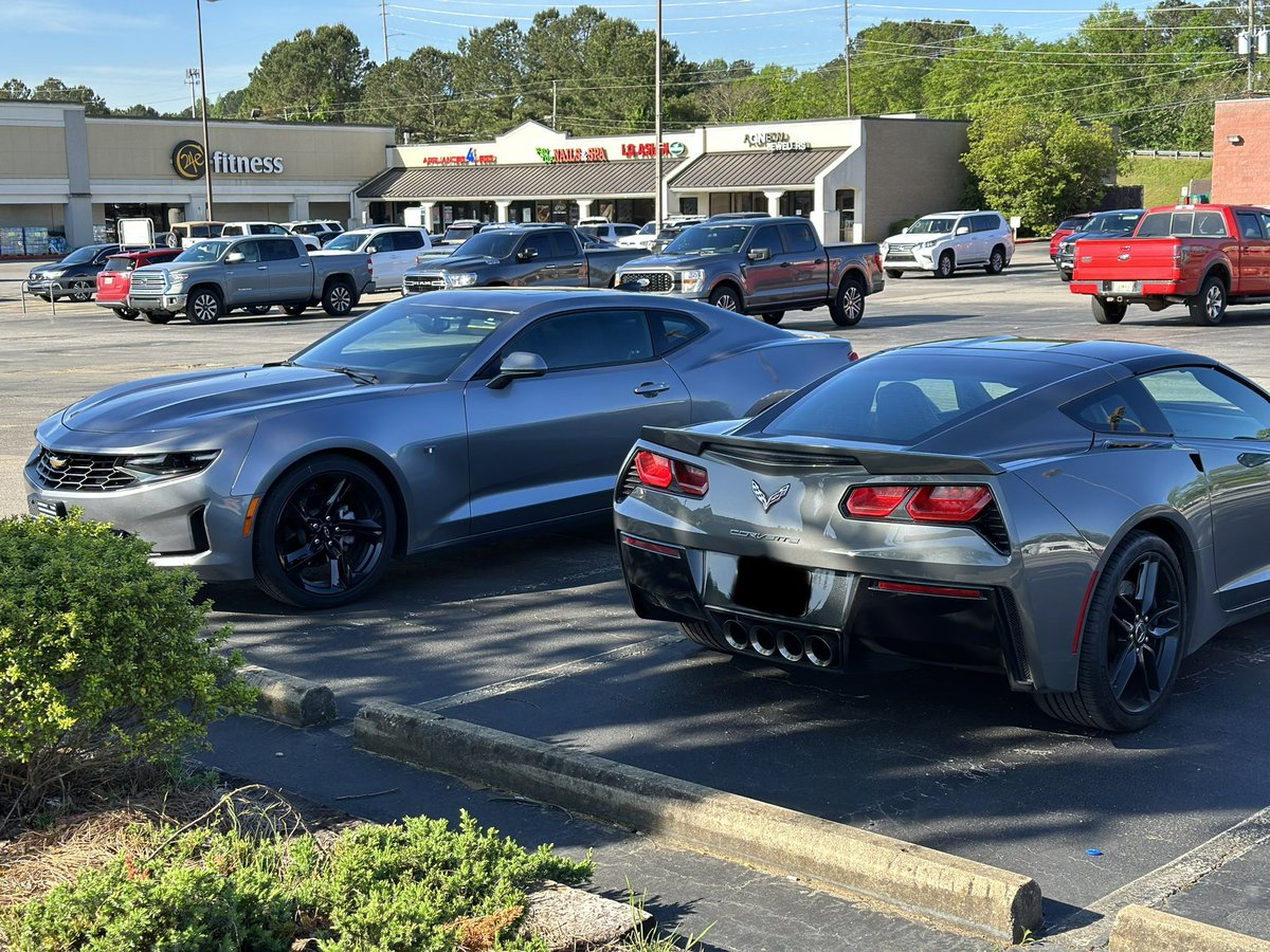 run_l1ft_repeat's tweet image. Cousins. #corvette #camaro @chevrolet @ChevyCamaro